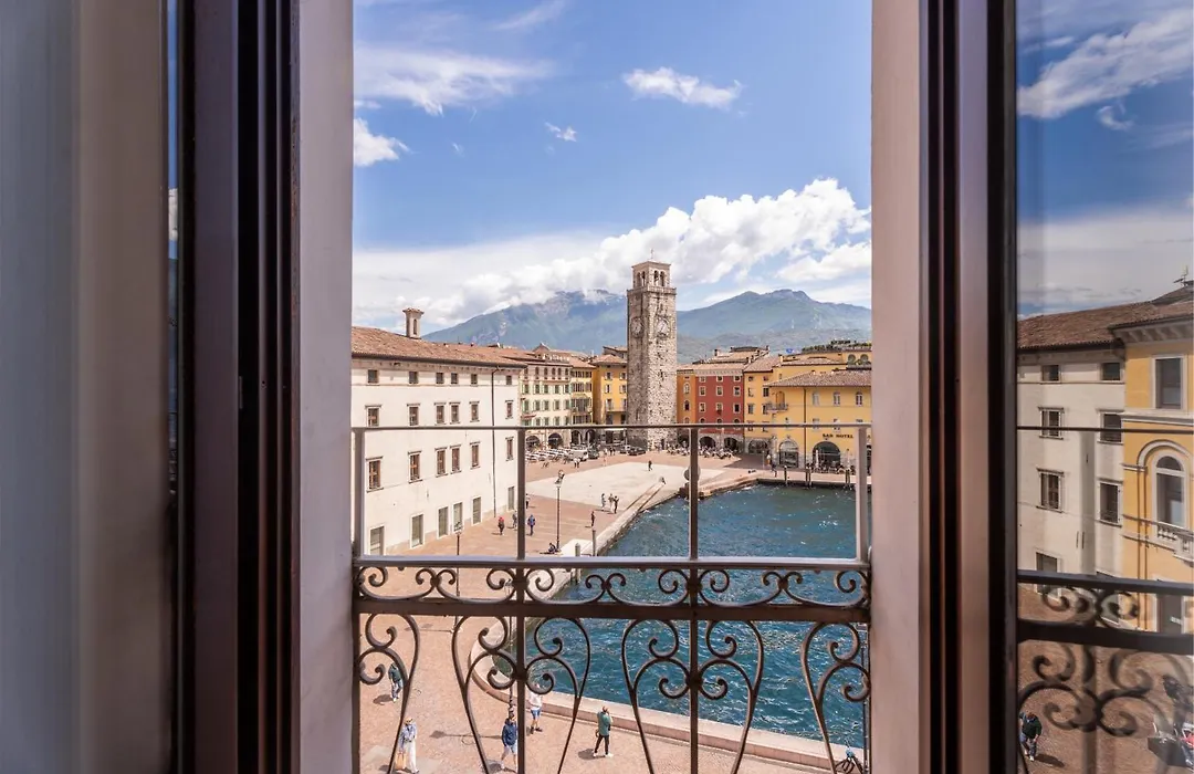 Casa La Torre, The View On The Lake-1