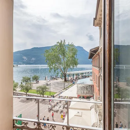 Casa La Torre, The View On The Lake-3
